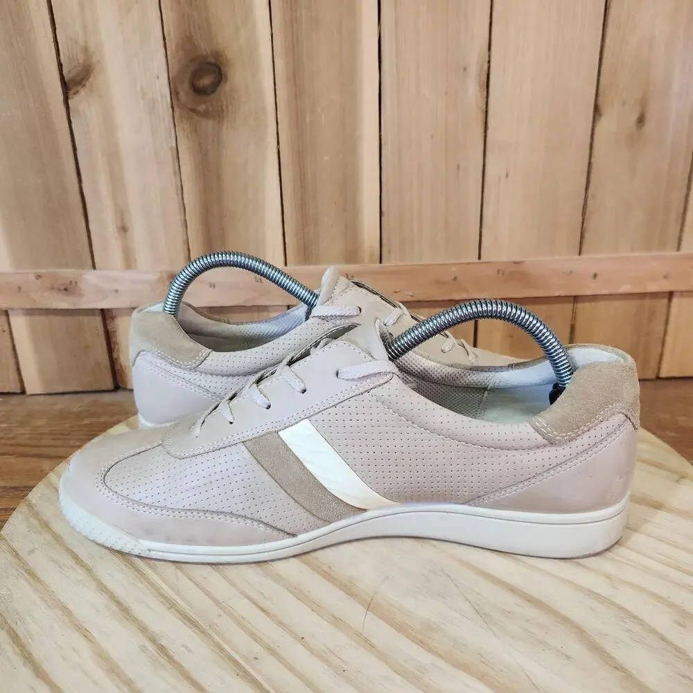 ECCO brand style